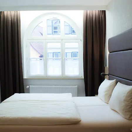 Altstadthotel Piazza מלון 4*