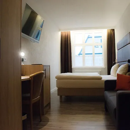 מלון Altstadthotel Piazza 4*