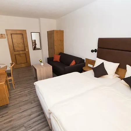 מלון Altstadthotel Piazza 4*