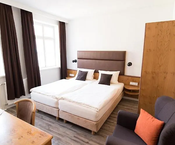Altstadthotel Piazza 4* 丁克尔斯比尔