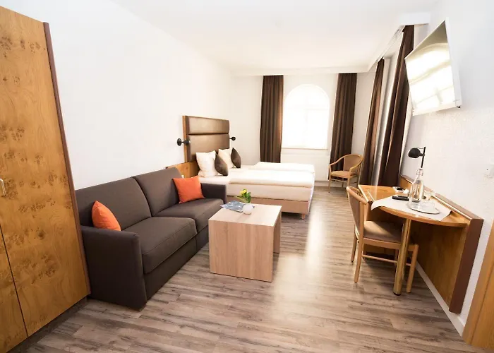Altstadthotel Piazza 4* 丁克尔斯比尔