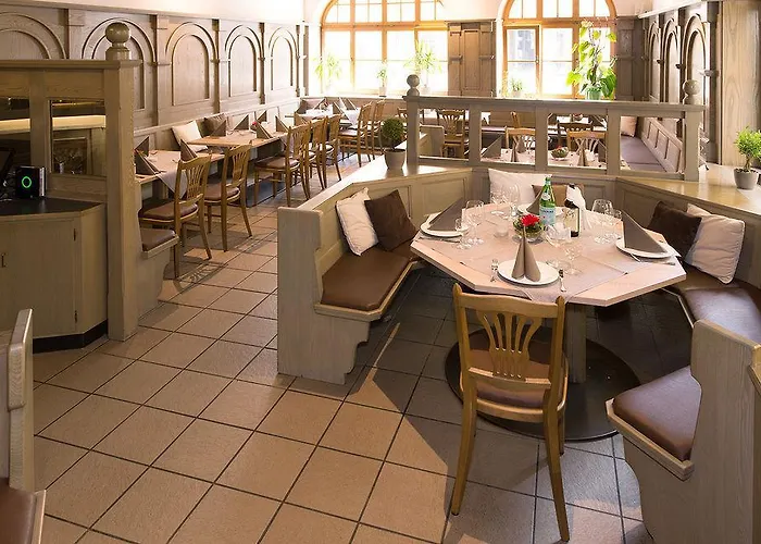 Altstadthotel Piazza 4* 丁克尔斯比尔