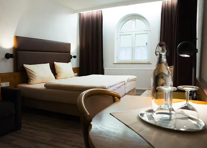 Altstadthotel Piazza 4* 丁克尔斯比尔