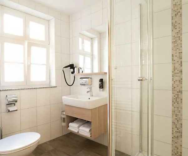 ホテル Altstadthotel Piazza ディンケルスビュール