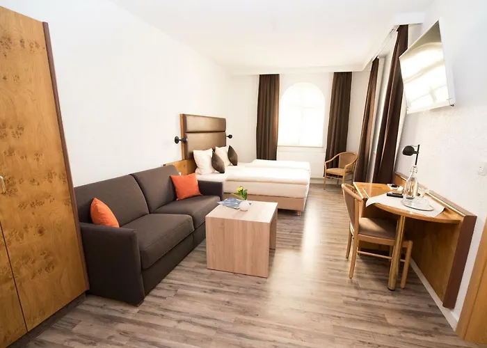 Altstadthotel Piazza 4* 丁克尔斯比尔