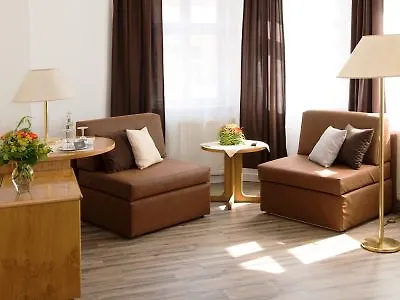 Altstadthotel Piazza ホテル ディンケルスビュール